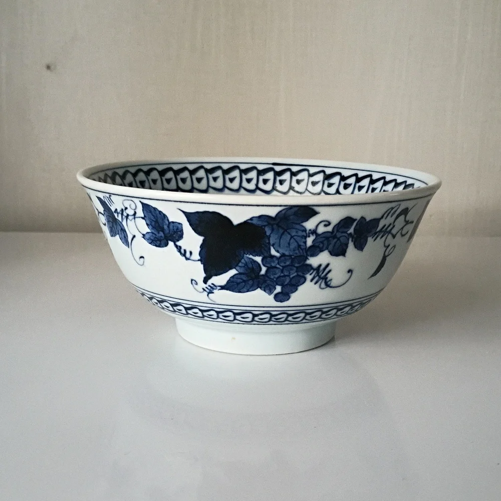 RARE Vintage Japanese Porcelain Bowl Traditional Blue And White Grape Design - Picture 7 of 9